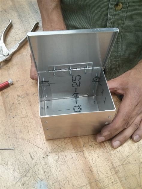 riveting metal box with lid